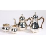 George V silver tea service, Sheffield 1924, maker Mappin & Webb, consisting of teapot, hot water