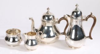 George V silver tea service, Sheffield 1924, maker Mappin & Webb, consisting of teapot, hot water