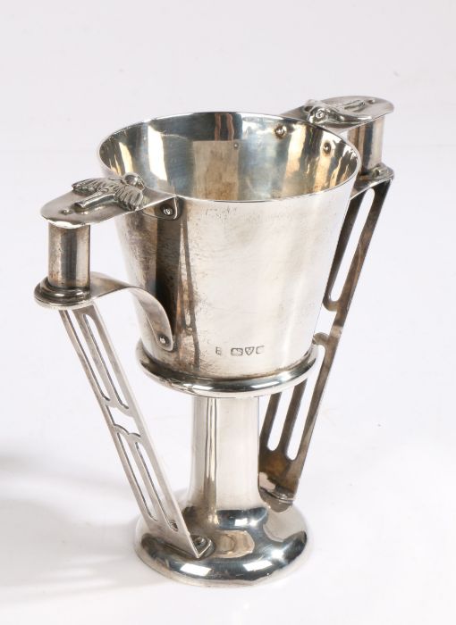 Irish interest, an Edward VII silver cup in the form of the "Cup of Nestor", Chester 1907, makers - Image 3 of 3