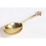 Victorian silver gilt caddy spoon, London 1870, maker Francis Higgins II, the terminal cast as a