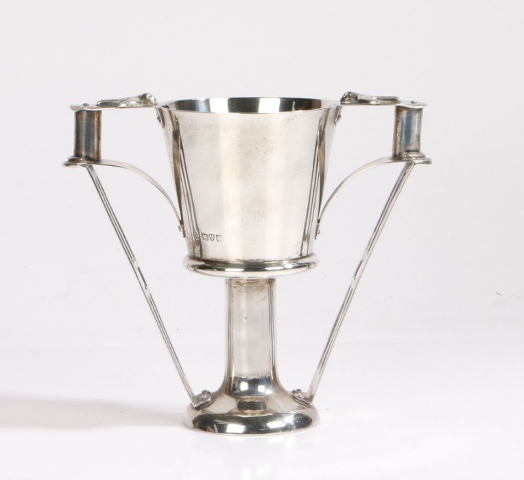 Irish interest, an Edward VII silver cup in the form of the "Cup of Nestor", Chester 1907, makers - Image 2 of 3