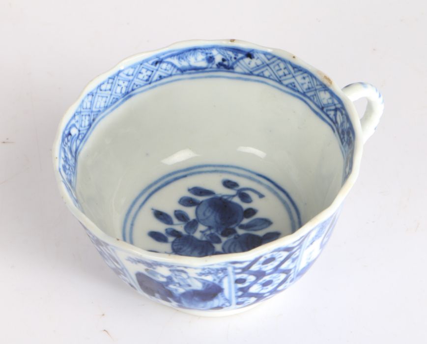 18th Century Chinese porcelain tea cup, the body decorated with cartouches of figures, single - Image 2 of 2