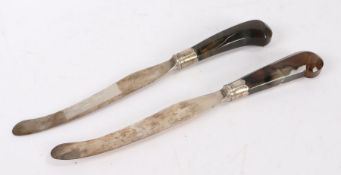 Pair of George II agate handled knives, the veined agate pistol grip form handles above the steel