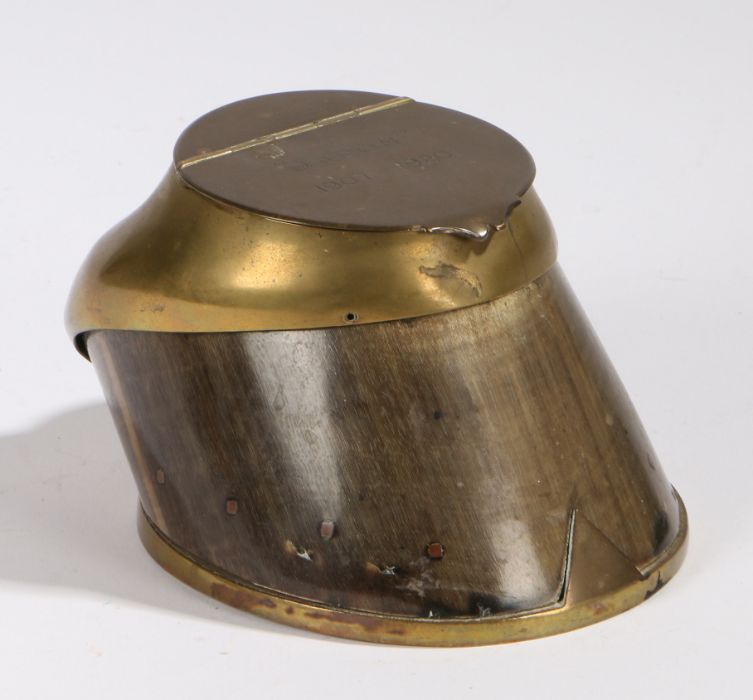 Early 20th Century horse hoof inkwell, the brass inkwell mount with hinged lid engraved "JAPON