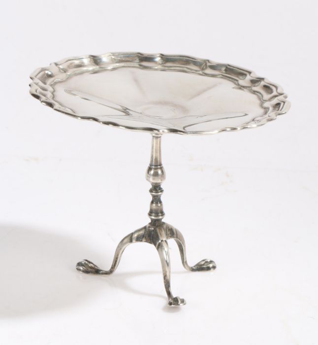 A Georgian style miniature silver tripod table, by the Goldsmiths & Silversmiths Co. London, 1911,
