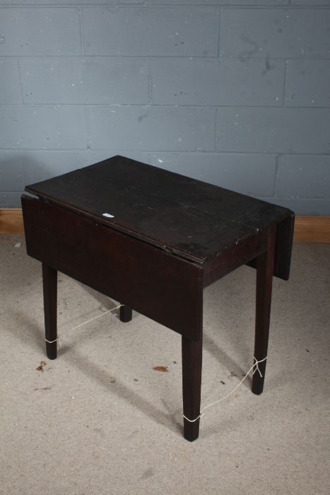 George III oak pembroke table, 76cm wide - Image 2 of 2