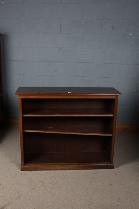 20th century mahogany open bookcase, the rectangular top above two shelves raised on a plinth