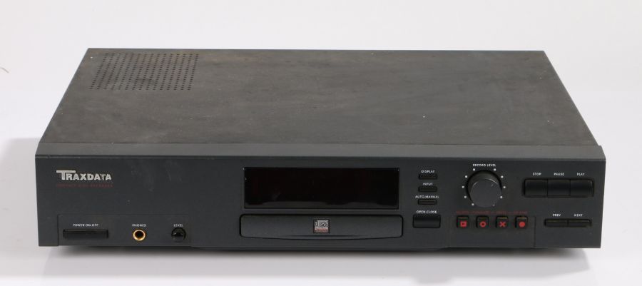 Traxdata Traxaaudio 900 CD recorder, Compact disc player that recoreds. serial number