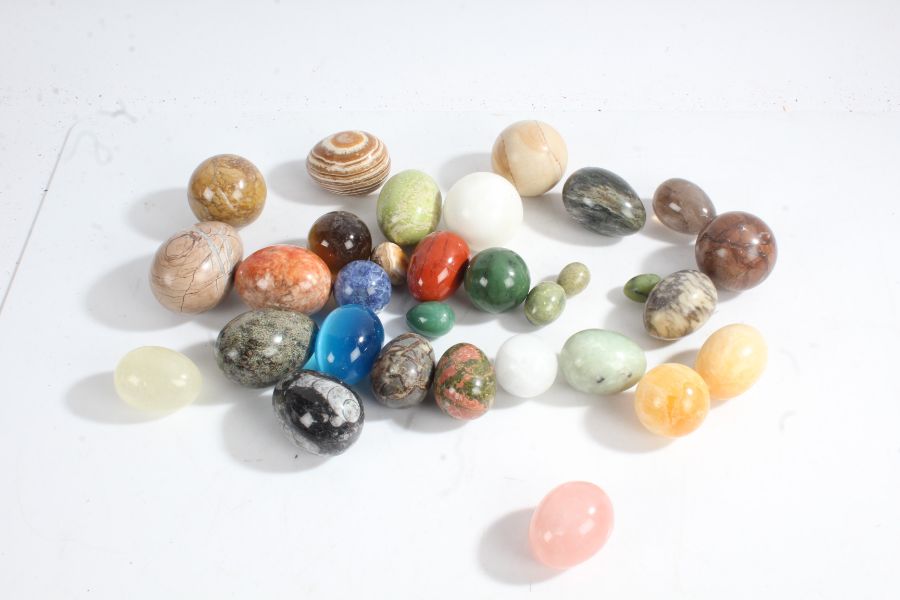 Collection of various hardstone eggs (qty)