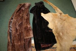 Two ladies fur coats and an animal skin (3)