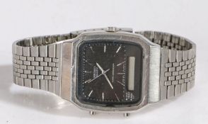 Seiko Quartz Alarm Chronograph, Reference No H601-524A, with a black dial and silver baton markers