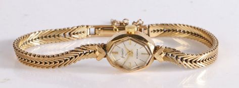 Accurist ladies 9 carat gold wristwatch, the signed silver dial with baton markers, manual wound, on