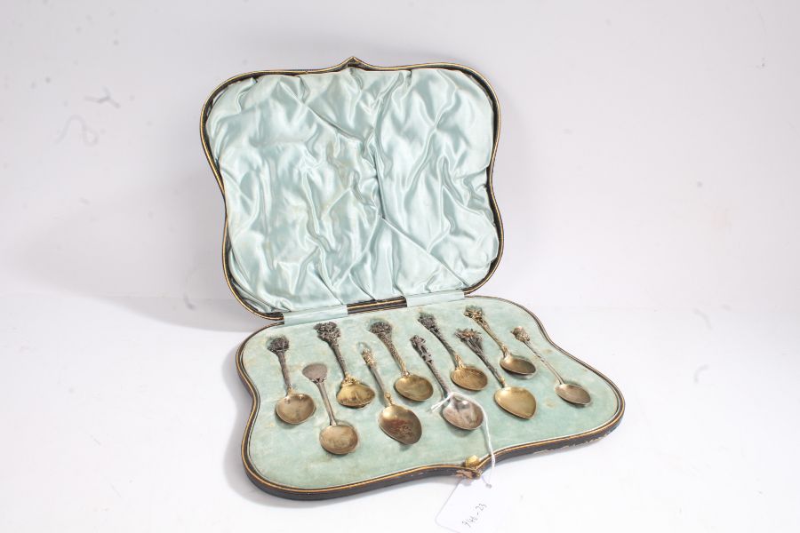 Collection of UK and Continental silver souvenir teaspoons, to include Paris, Rome, Isle of Wight,