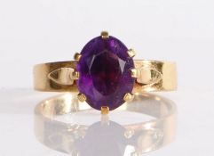 18 carat gold amethyst ring, with an oval amethyst within a claw mount, 4.2 grams, ring size P