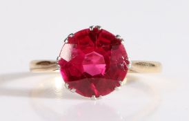 18 carat gold single stone ring, having a large round cut red stone, 5.53 grams, ring size W.