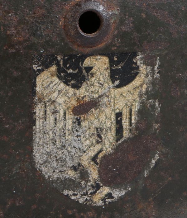 Second World War German M35  steel helmet, originally double decal one has been scratched off - Image 8 of 11