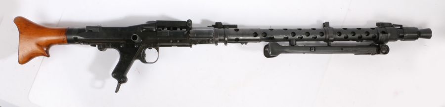 Second World War German MG34 Machine Gun, serial number 6889, stamped with manufacturers mark '