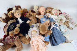 Collection of dolls to include porcelain headed examples, various sizes, together with a small