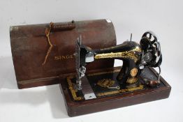 20th century Singer sewing machine, No Y9317361, housed within a wooden case