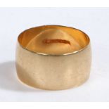 9 carat gold wedding band, ring size O weight 3.7 grams