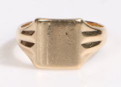 9 carat gold gentlemans signet ring, ring size T weight 4.7 grams