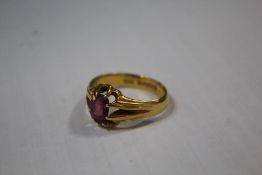 9 carat gold and pink stone ring, the head set with a claw mounted pink stone, ring size V weight