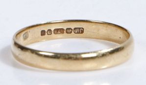 9 carat gold wedding band, 2.1 grams, ring size V