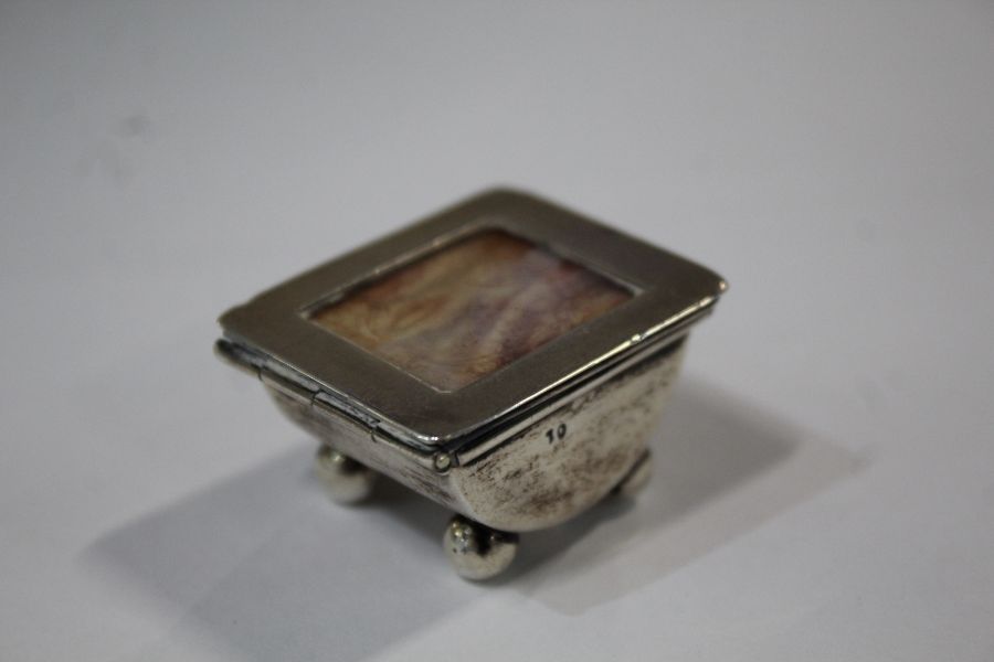 George VI silver stamp box, Birmingham 1938, makers mark rubbed, the hinged lid with glazed stamp