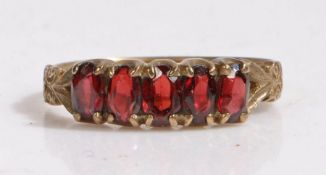 9 carat gold ring set with five garnets, ring size P, 2.3g