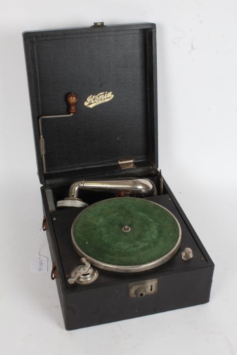 Itonia wind-up suitcase gramophone - Image 2 of 2