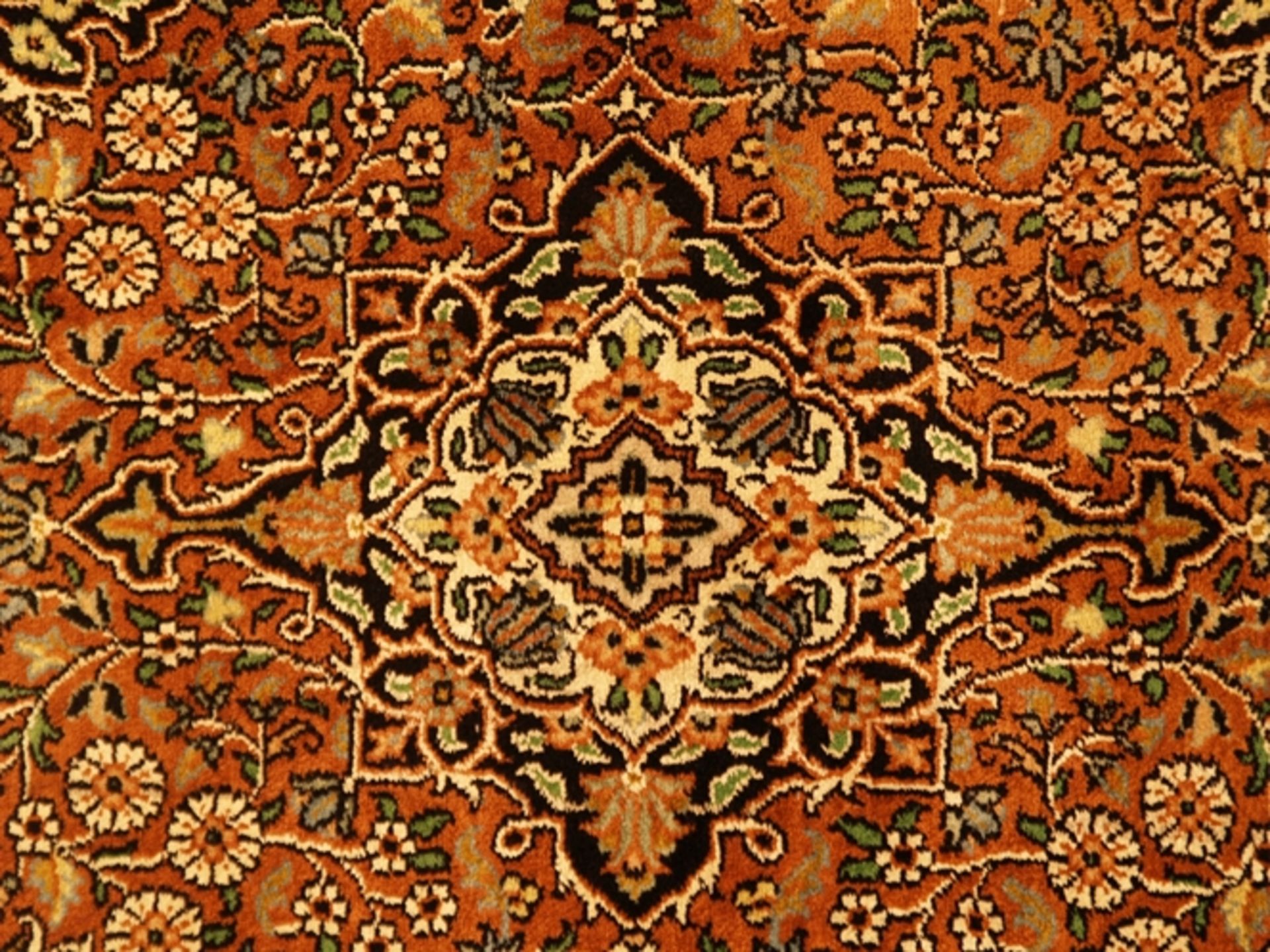 Orientbrücke - Kaschmir, Seide auf Wolle, handgeknüpft, rotgrundig mit floralem Muster, ca.91x61cm, - Image 2 of 4
