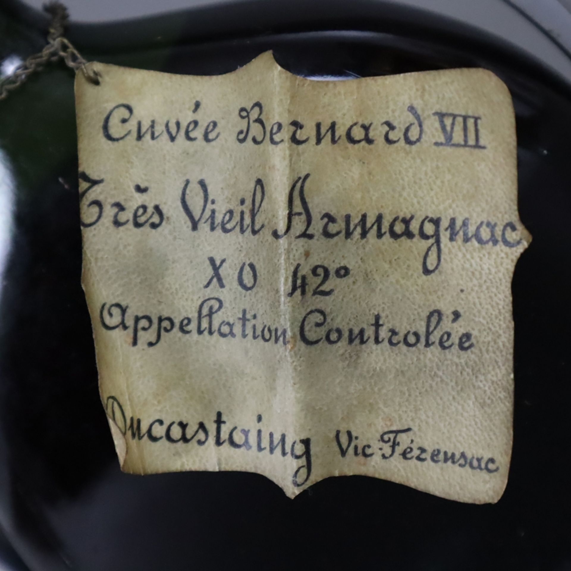 Armagnac in Steigbügelflasche - Cuvée Bernhard VII, Très Vieil Armagnac, XO 42°, Ducastaing Vic-Fez - Bild 3 aus 5