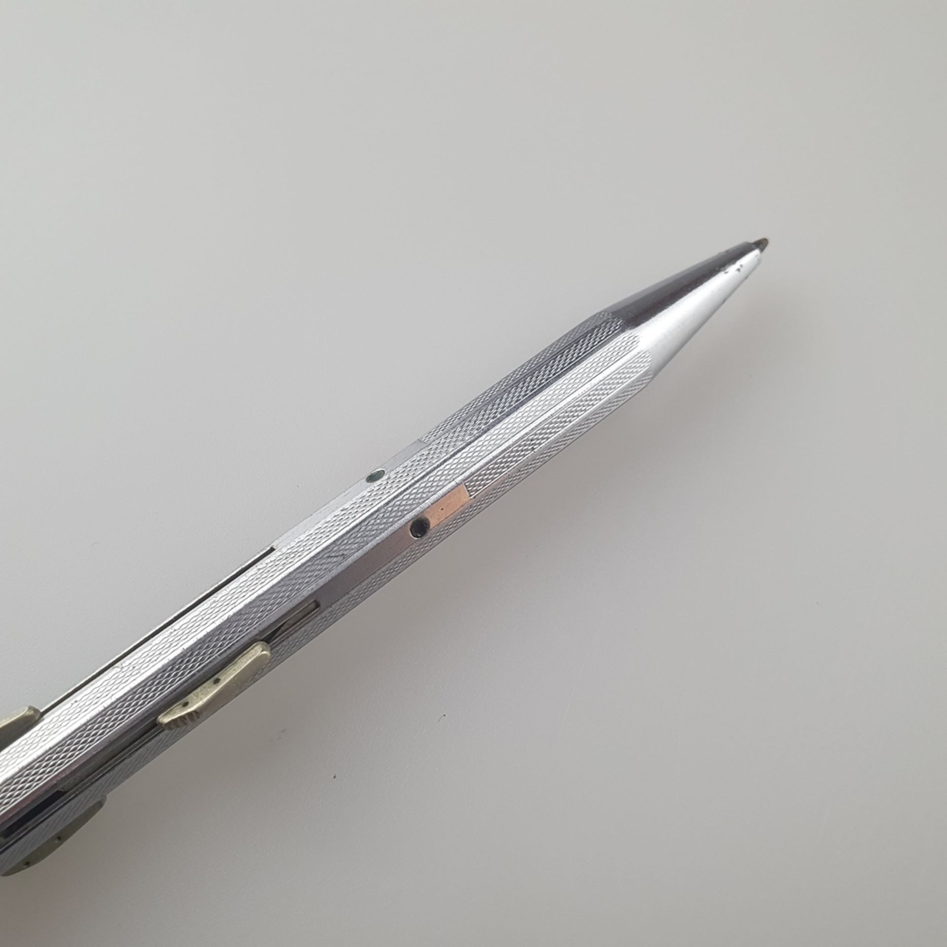 Mehrfarb-Kugelschreiber MONTBLANC - Stahlgehäuse mit guillochierten Kanneluren, L. ca.13,2 cm, leic - Bild 4 aus 4