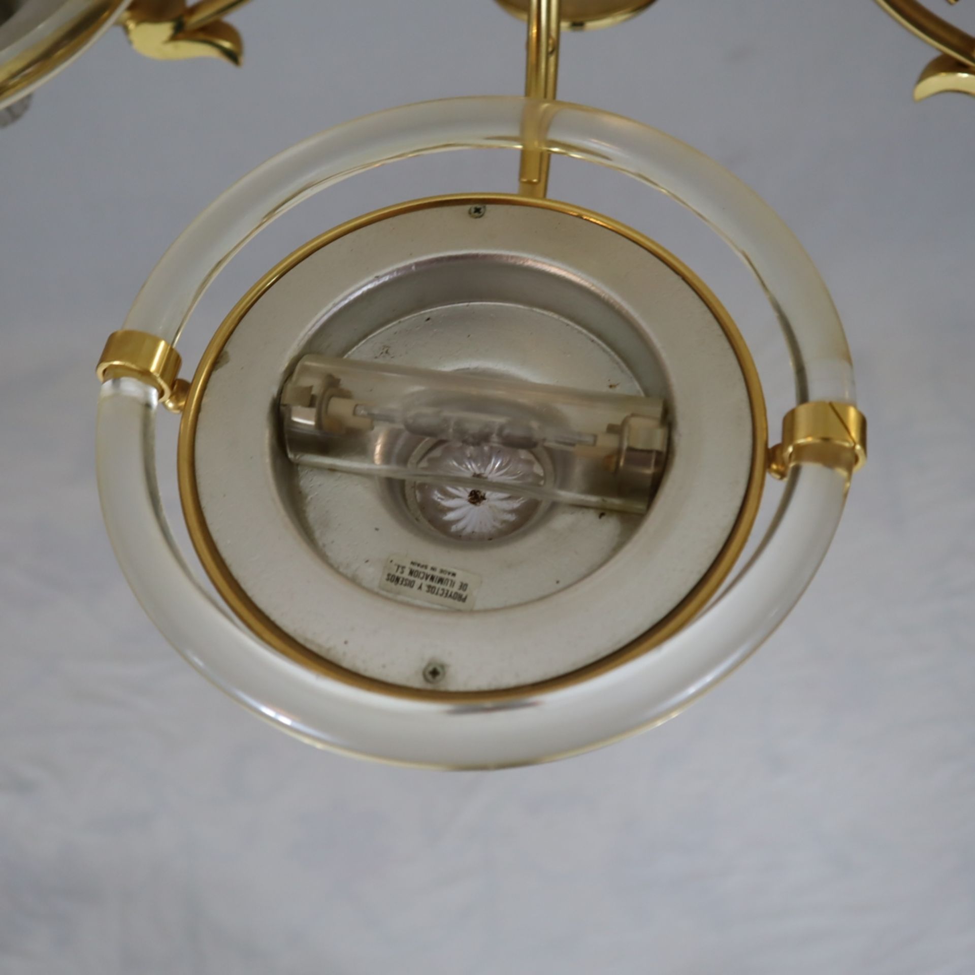 Deckenleuchter - Spanien 20.Jh., 5-flammig elektrifiziert, goldfarbenes Metallgestell aus fünf gesc - Bild 4 aus 9