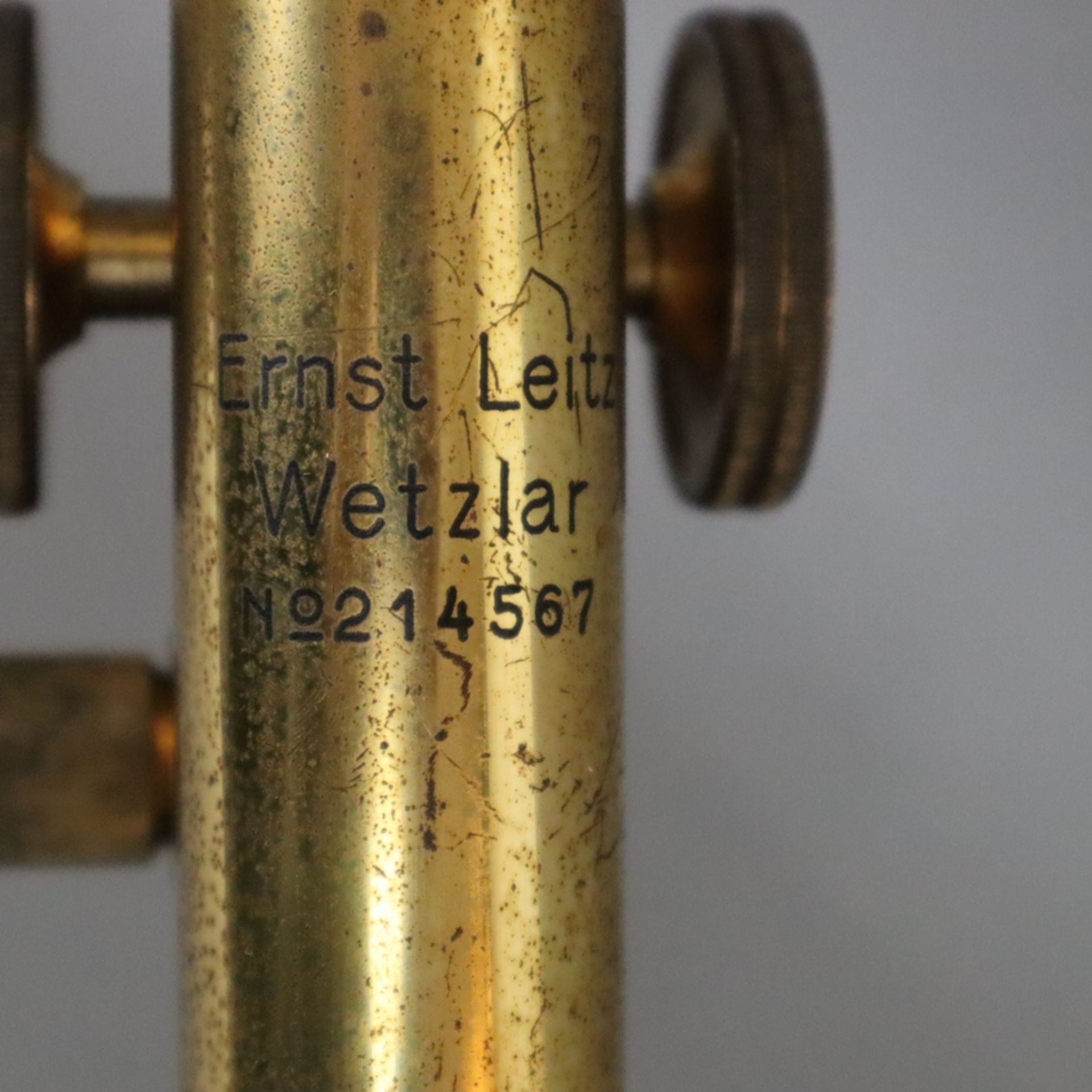 Zwei Mikroskope mit Zubehör - Ernst Leitz Wetzlar, am Tubus signiert mit Seriennummer "214567", Spi - Bild 6 aus 9