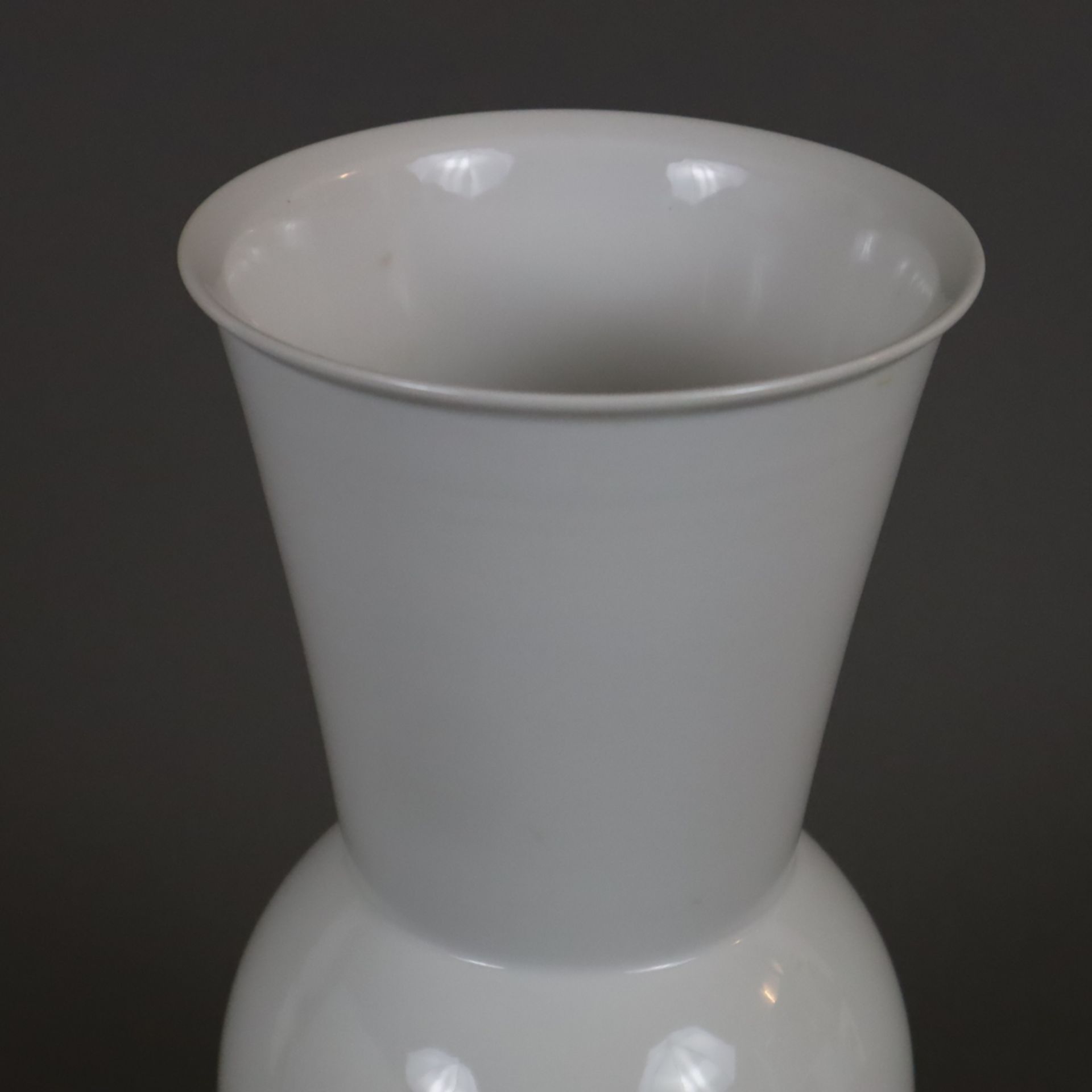 Designvase - KPM Berlin, Porzellan weiß glasiert, Entw.: Marguerite Friedländer 1931,"Halle'sche Fo - Bild 2 aus 5