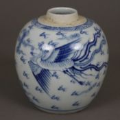 Blau-weiße Vase - umlaufend Phönixdekor in Unterglasurblau, eingefasst von einer Zickzackborte auf 