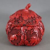 Feine Lackdose in Form einer Kürbisfrucht - China, späte Qing-Dynastie, 19. Jh., roter Schnitzlack,