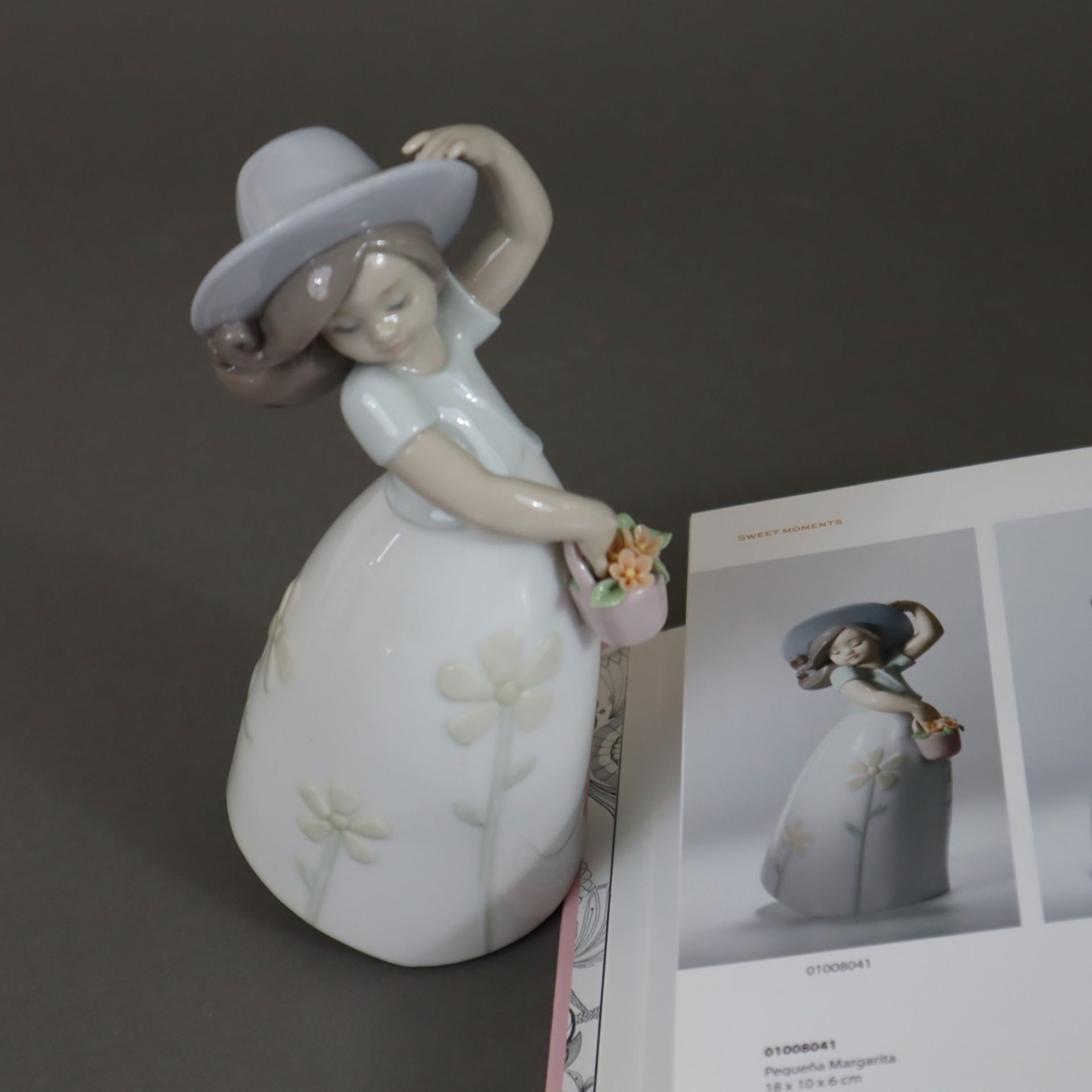Porzellanfigur "Kleine Margerite" - Lladro, Spanien, Modellnr.8041, Entwurf: Jose Santaeulalia (200 - Bild 8 aus 9