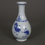 Blau-weiße Vase - China, Qing-Dynastie, Porzellan, vom Typ „yuhuchun“, umlaufend in Unterglasurblau
