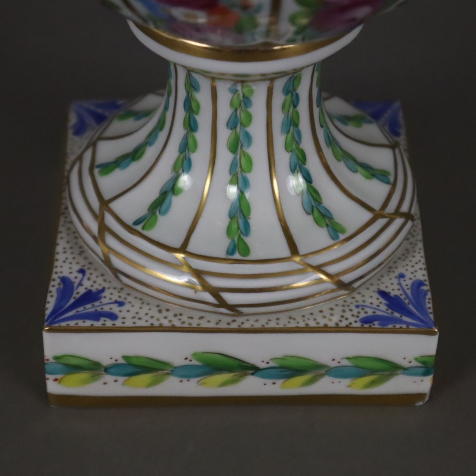 Potpourri-Deckelvase - Potschappel, Dresden, Urnenform auf quadratischem Sockel, Porzellan, weiß gl - Bild 8 aus 10