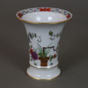 Miniaturvase - Meissen, 20.Jh., "Kakiemon"-Dekor, Porzellan, polychrome Bemalung mit Blumen und Vög