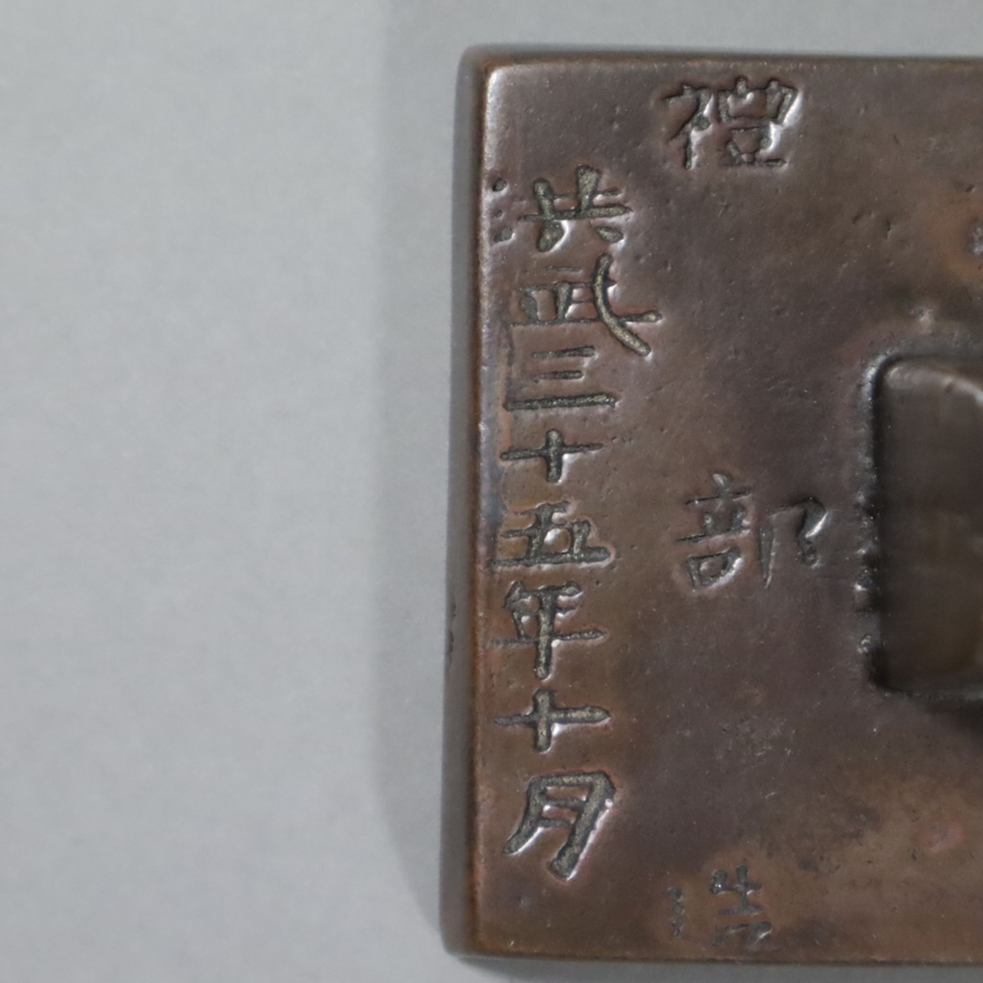 Großer Bronzestempel mit Siegelschrift - China, Nachbildung eines Bronzestempels aus der Ming-Zeit, - Bild 3 aus 4