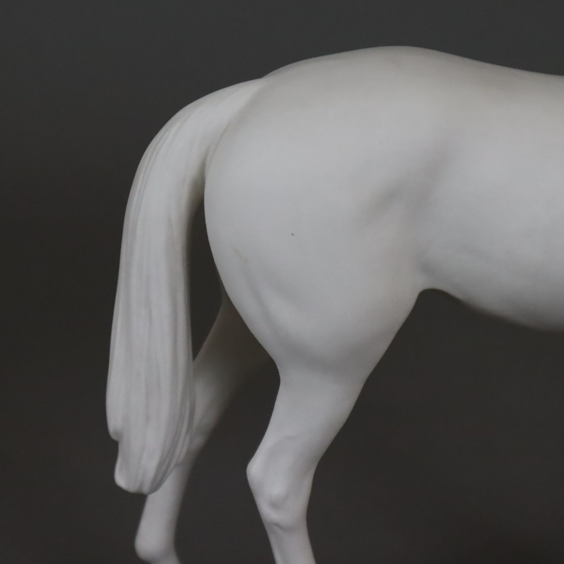 Tierskulptur "Stehendes Pferd" - Goebel, Biskuitporzellan, Mod.Nr.: 32 312 22, vollrunde Darstellun - Image 5 of 7