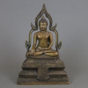 Buddhafigur - Thailand, nach 1900, helle Bronzelegierung, braun patiniert, Buddha in der Geste der 
