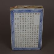 Nackenstütze/ Zierobjekt - China, ausgehende Qing-Dynastie, quaderförmig, fünf Seiten glasiert, fro