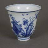 Blau-weißer Porzellanbecher - China, frühes 20.Jh., glockenförmige Kuppa auf schmalem Standring, um