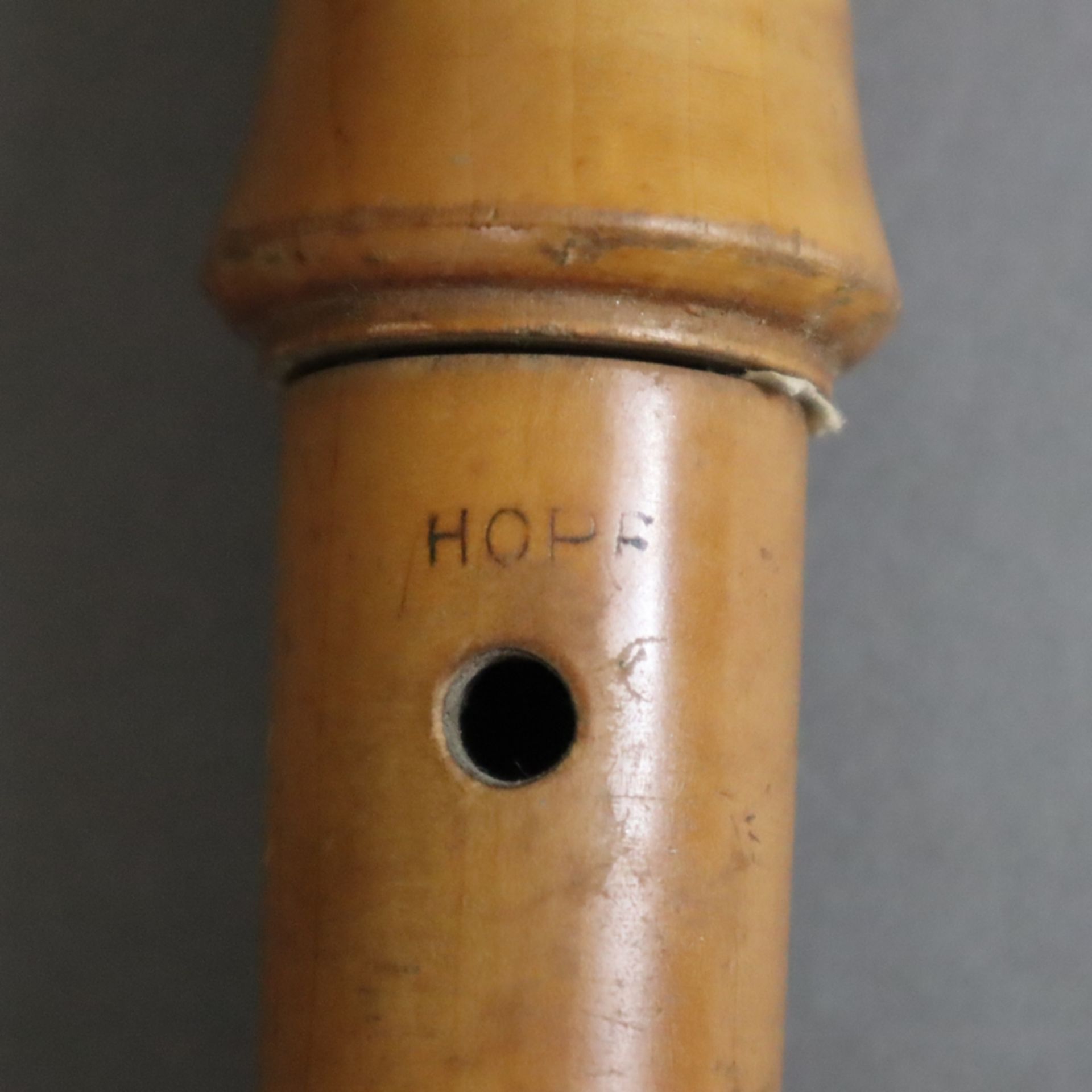Alte Blockflöte - Hopf, Modell "Extra", Holz, Gebrauchsspuren, L.ca.48,5cm - Bild 7 aus 7