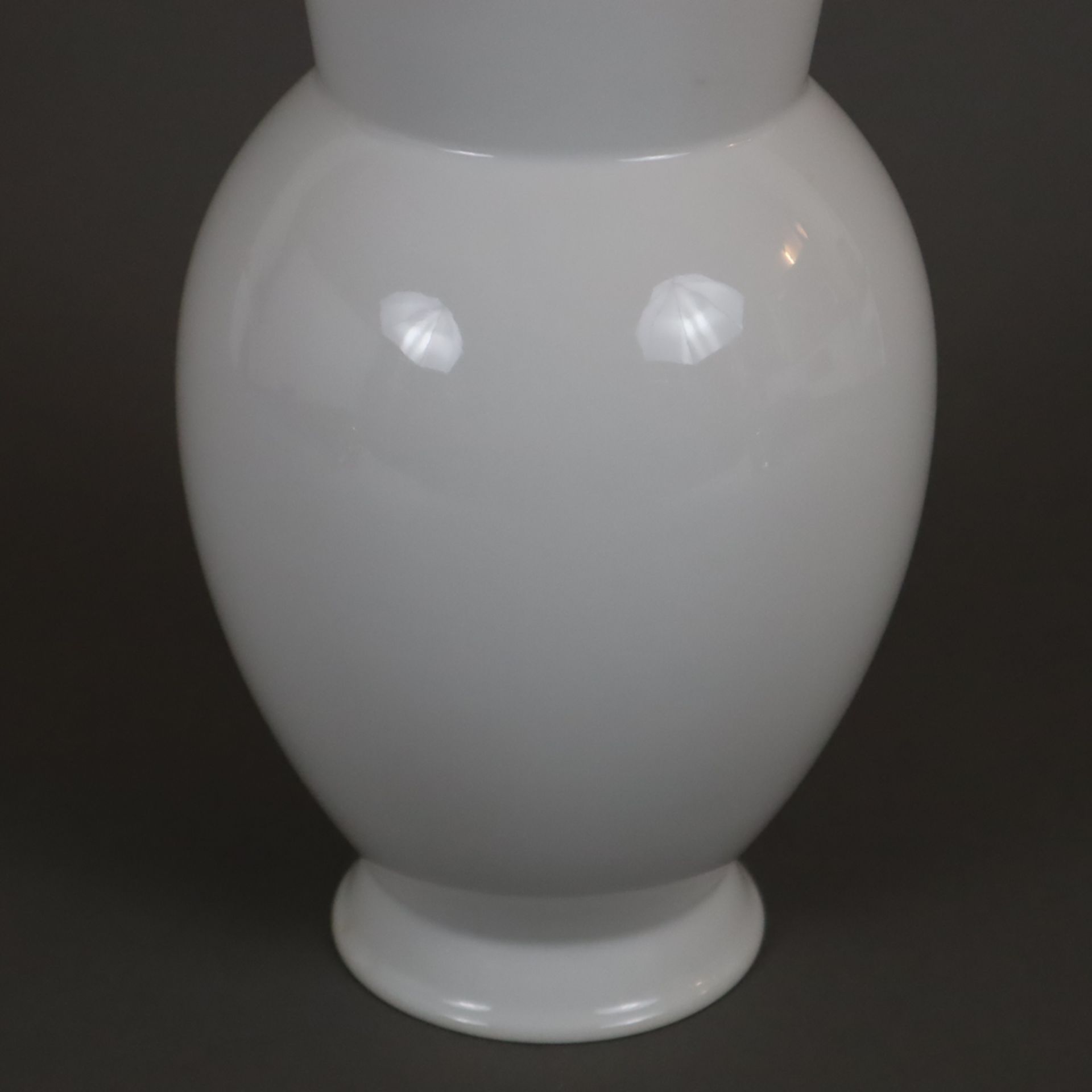 Designvase - KPM Berlin, Porzellan weiß glasiert, Entw.: Marguerite Friedländer 1931,"Halle'sche Fo - Bild 3 aus 5