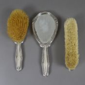 Toilettenset - 800er Silber, gepunzt: Halbmond/Krone, 800, E.M., alle monogrammiert "HM", 3-tlg.: 1